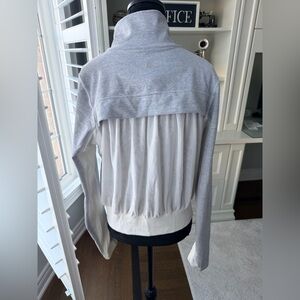 LULULEMON Tadasana Sheer Back Mesh Grey Stripe Ivory Sweater Women’s Size 8